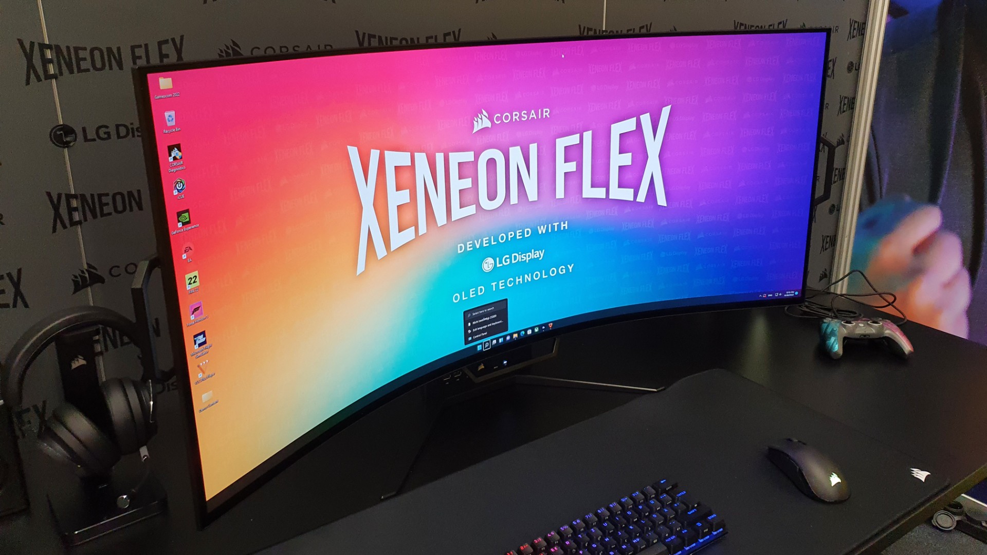 Who's the bendable Corsair Flex gaming monitor for?