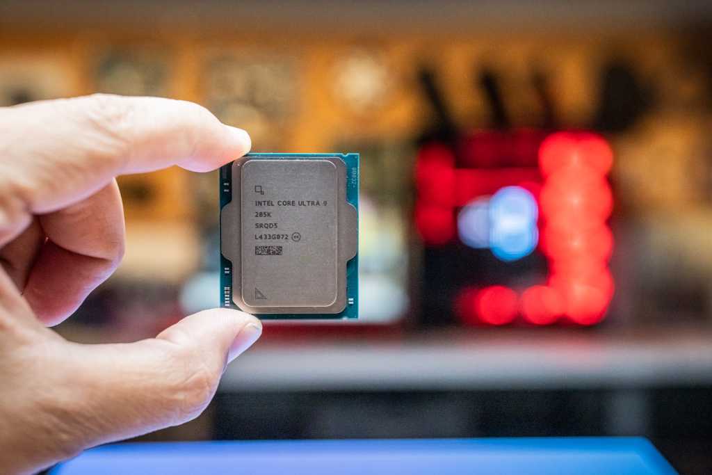 Intel Arrow Lake 285K held between two fingers